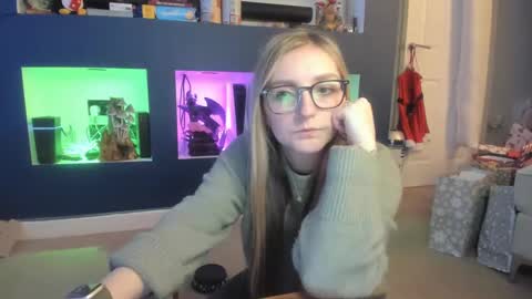 Snapshot of short_sweetpea chatting on 24, 12, 2024 short sweetpea online show from 24, 12, 2024