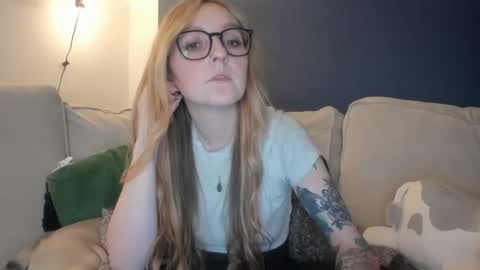 Snapshot of short_sweetpea chatting on 21, 2, 2025 short sweetpea online show from 21, 2, 2025