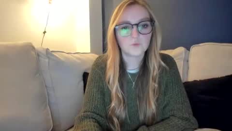 Snapshot of short_sweetpea chatting on 22, 2, 2025 short sweetpea online show from 22, 2, 2025