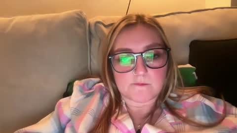 Snapshot of short_sweetpea chatting on 4, 3, 2025 short sweetpea online show from 4, 3, 2025
