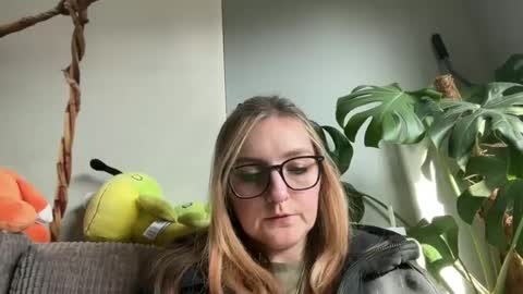 Snapshot of short_sweetpea chatting on 8, 3, 2025 short sweetpea online show from 8, 3, 2025