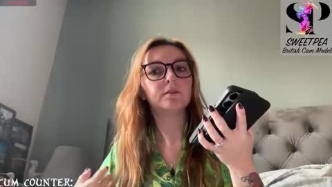 Snapshot of short_sweetpea chatting on 13, 10, 2025 short sweetpea online show from 13, 10, 2025