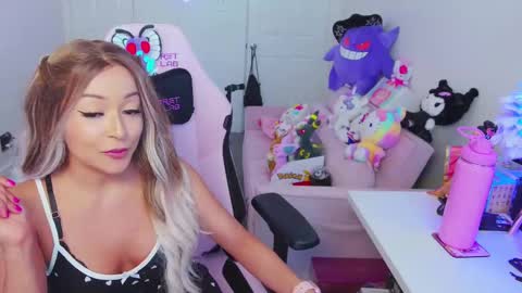 Snapshot of shortnsweeeet chatting on 2, 10, 2025 Alice D online show from 2, 10, 2025