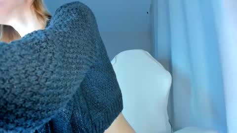 Snapshot of showmejenny chatting on 3, 2, 2026 jennywoody online show from 3, 2, 2026