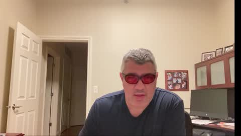 Snapshot of showmet chatting on 10, 10, 2025 Chicago Guy online show from 10, 10, 2025