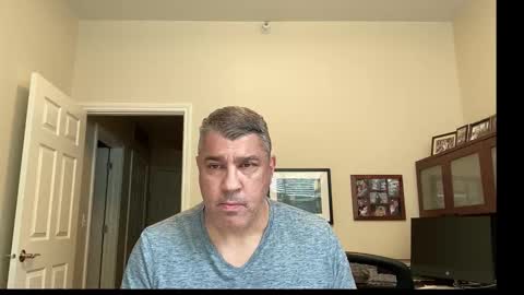 Snapshot of showmet chatting on 18, 10, 2025 Chicago Guy online show from 18, 10, 2025