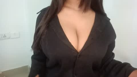 Snapshot of shreya_07 chatting on 18, 6, 2026 shreya_07 online show from 18, 6, 2026