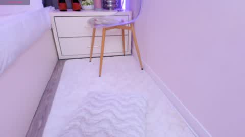 Snapshot of shy_eveline chatting on 7, 4, 2026 shy_eveline online show from 7, 4, 2026