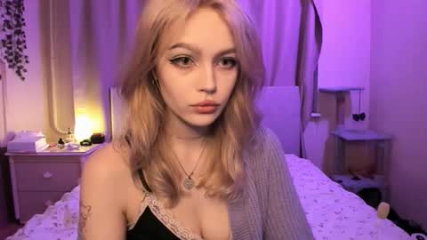 Snapshot of shy_meowmegan chatting on 17, 9, 2025 Megan 3 online show from 17, 9, 2025