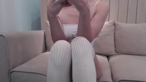 shy_schoolgirl_ online show from 20, 12, 2024