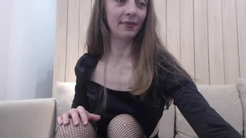shy_schoolgirl_ online show from 30, 12, 2024
