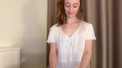 shy_schoolgirl_ online show from 7, 5, 2026