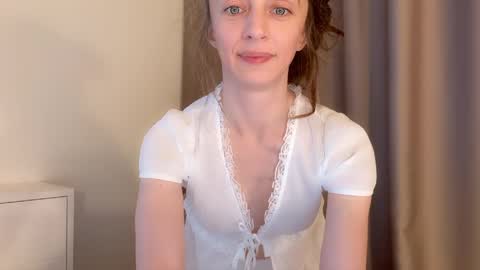 shy_schoolgirl_ online show from 18, 5, 2026