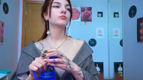 Snapshot of shybella_girl chatting on 4, 12, 2024 Bella online show from 4, 12, 2024
