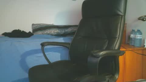 shyboyhugecum2020 online show from 14, 10, 2025