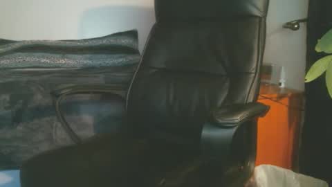 shyboyhugecum2020 online show from 17, 12, 2025