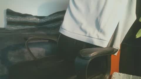 shyboyhugecum2020 online show from 22, 12, 2025