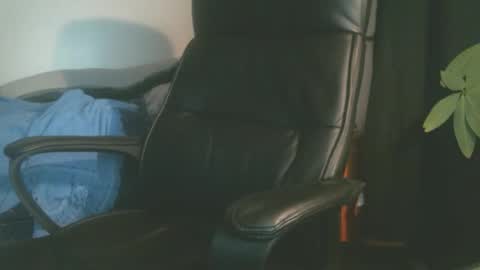 shyboyhugecum2020 online show from 13, 5, 2026