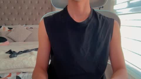 Snapshot of shydude666 chatting on 4, 10, 2025 shydude666 online show from 4, 10, 2025