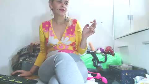 Snapshot of shyhotsquirt chatting on 9, 2, 2025 Shyhotsquirt online show from 9, 2, 2025