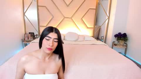 Snapshot of siara_lewis_ chatting on 25, 10, 2025 Siara and Zoe tattoo online show from 25, 10, 2025