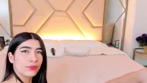 Snapshot of siara_lewis_ chatting on 4, 11, 2025 Siara and Zoe tattoo online show from 4, 11, 2025