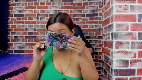 Snapshot of sienna_lux01 chatting on 18, 3, 2026 sienna_lux01 online show from 18, 3, 2026