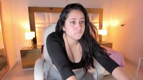 Snapshot of siennaa_rose chatting on 7, 11, 2025 Sienna online show from 7, 11, 2025