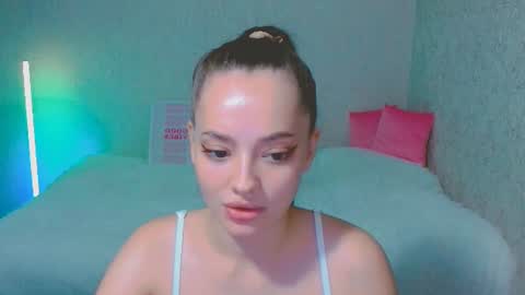 Sienna Mia online show from 9, 7, 2026