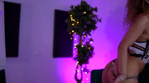 Sienna online show from 8, 5, 2026
