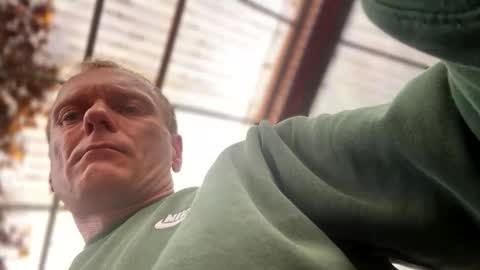 Snapshot of siergiej6969 chatting on 12, 11, 2025 R online show from 12, 11, 2025