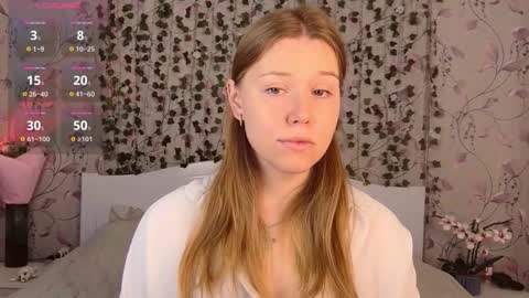 Snapshot of silent_princesses chatting on 1, 10, 2025 Chloe online show from 1, 10, 2025