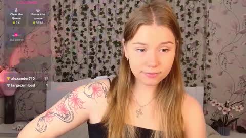 Snapshot of silent_princesses chatting on 2, 10, 2025 Chloe online show from 2, 10, 2025