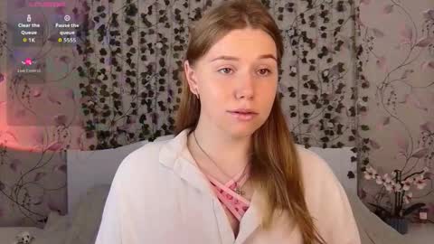 Snapshot of silent_princesses chatting on 6, 10, 2025 Chloe online show from 6, 10, 2025