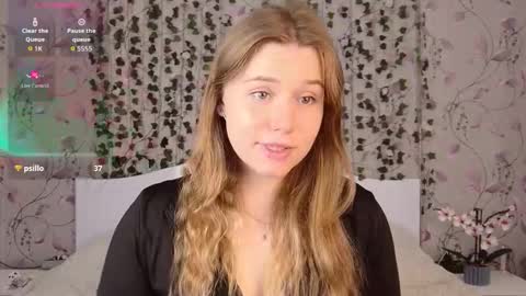 Snapshot of silent_princesses chatting on 8, 10, 2025 Chloe online show from 8, 10, 2025