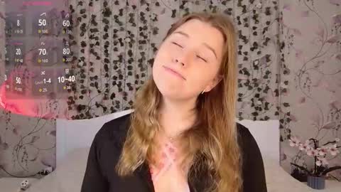 Snapshot of silent_princesses chatting on 9, 10, 2025 Chloe online show from 9, 10, 2025