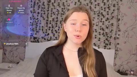 Snapshot of silent_princesses chatting on 18, 10, 2025 Chloe online show from 18, 10, 2025