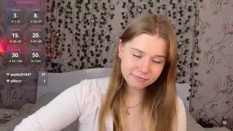 Snapshot of silent_princesses chatting on 22, 10, 2025 Chloe online show from 22, 10, 2025