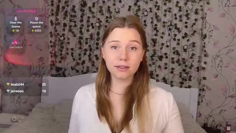 Snapshot of silent_princesses chatting on 25, 10, 2025 Chloe online show from 25, 10, 2025