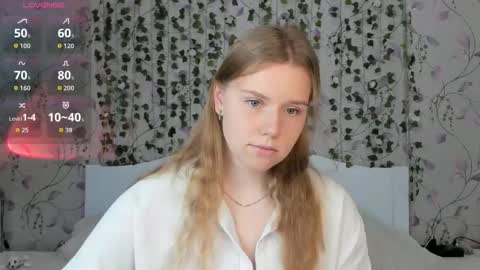 Snapshot of silent_princesses chatting on 29, 10, 2025 Chloe online show from 29, 10, 2025