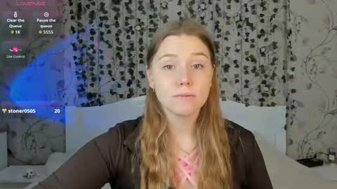 Snapshot of silent_princesses chatting on 31, 10, 2025 Chloe online show from 31, 10, 2025