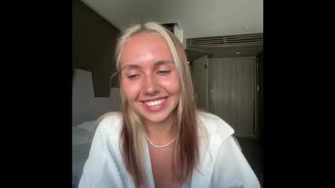 Snapshot of silicia_lu chatting on 4, 3, 2026 You fav Miss Si online show from 4, 3, 2026