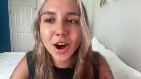 Snapshot of silicia_lu chatting on 14, 3, 2026 You fav Miss Si online show from 14, 3, 2026