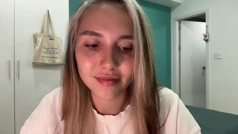 Snapshot of silicia_lu chatting on 19, 3, 2026 You fav Miss Si online show from 19, 3, 2026