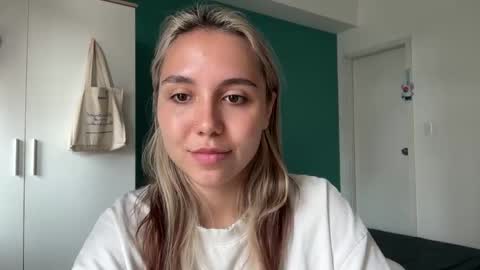 Snapshot of silicia_lu chatting on 21, 3, 2026 You fav Miss Si online show from 21, 3, 2026