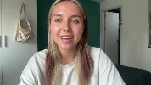 Snapshot of silicia_lu chatting on 23, 3, 2026 You fav Miss Si online show from 23, 3, 2026