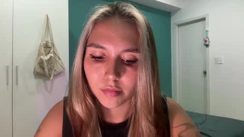 Snapshot of silicia_lu chatting on 27, 3, 2026 You fav Miss Si online show from 27, 3, 2026