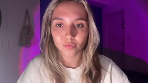 Snapshot of silicia_lu chatting on 28, 3, 2026 You fav Miss Si online show from 28, 3, 2026