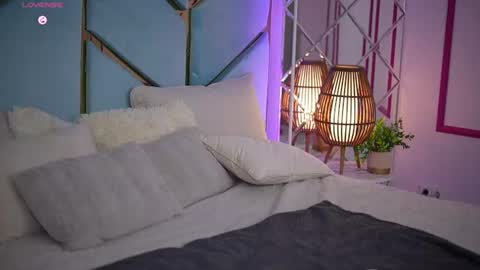 Snapshot of silverrmoon chatting on 21, 6, 2026 Kristina Kris online show from 21, 6, 2026