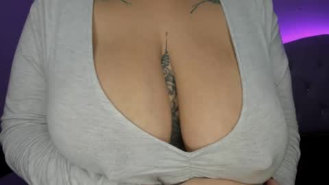 Snapshot of silviarichie_jade chatting on 28, 10, 2025 silvia online show from 28, 10, 2025